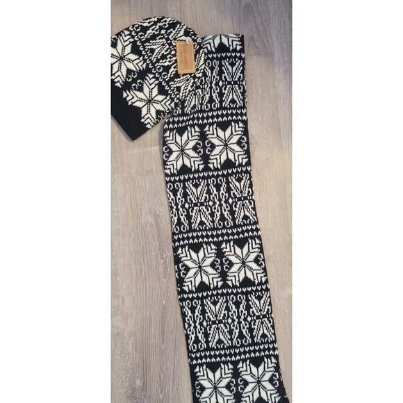 NWT Gold Coast Black and‎ White Scarf and Matching Hat - Picture 3 of 12